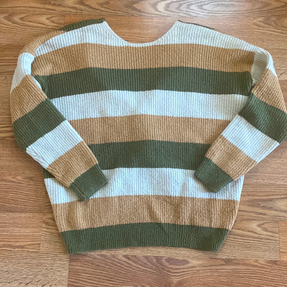 "NWOT" Doe & Rae Women's Sweater Size Medium - Picture 3 of 6